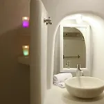 Santoniro Vila *